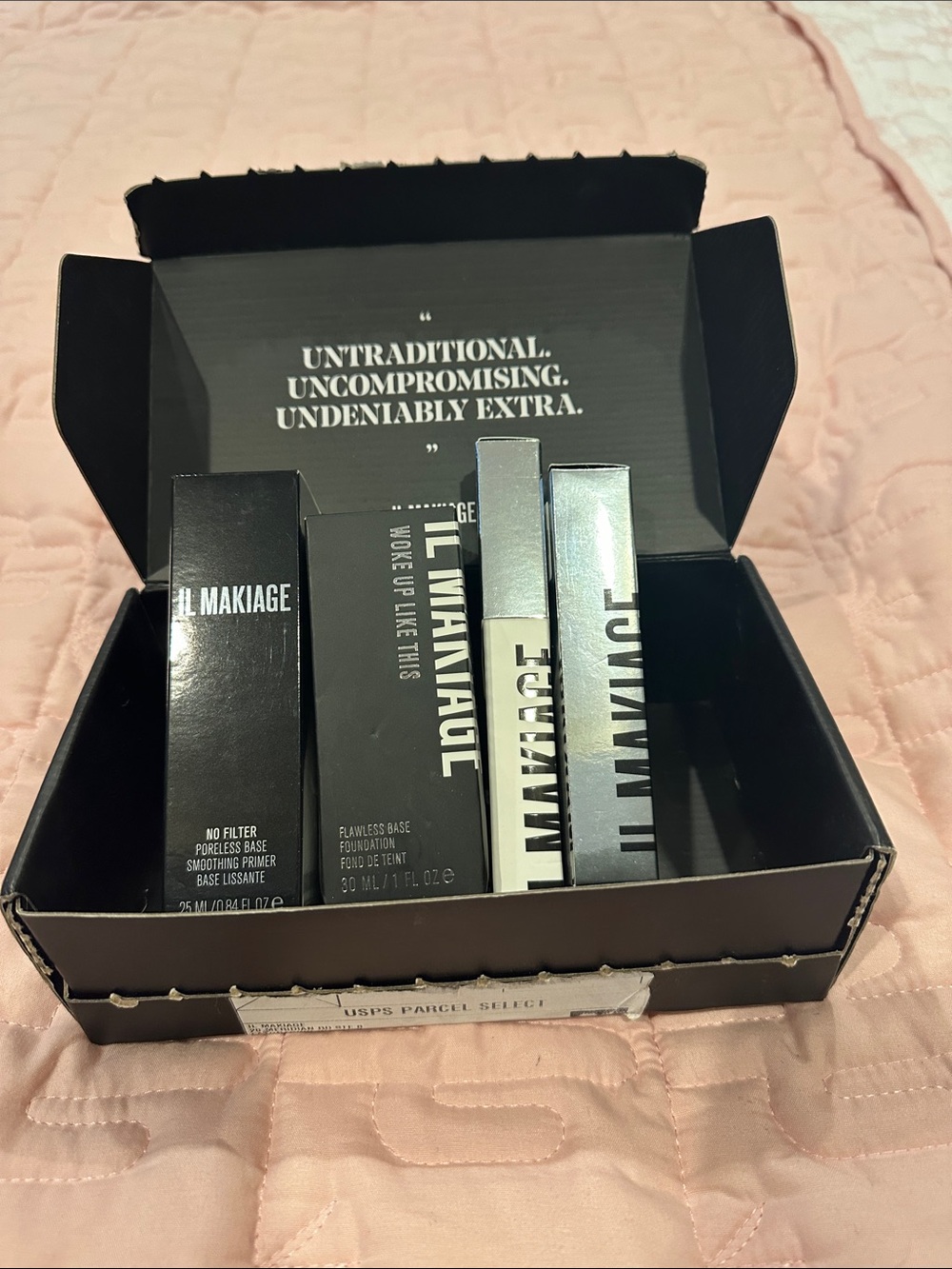 IL MAKIAGE Black and Silver Makeup Box Set